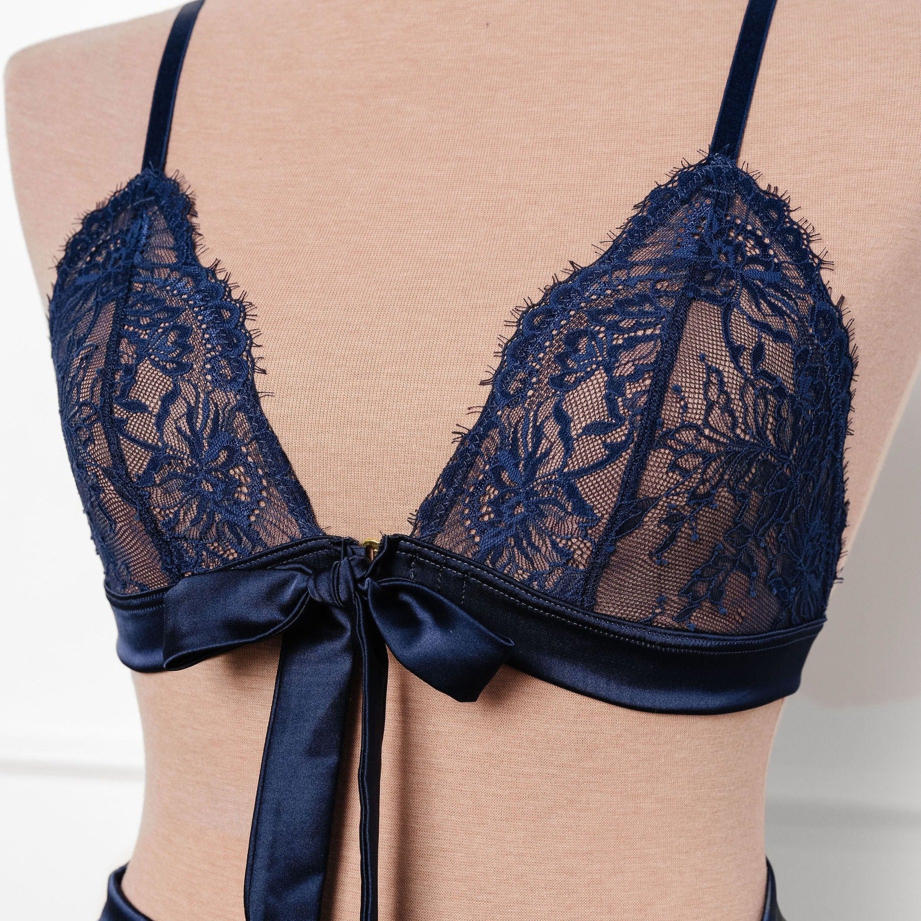 Eyelash Lace Bow Bralette - Navy
